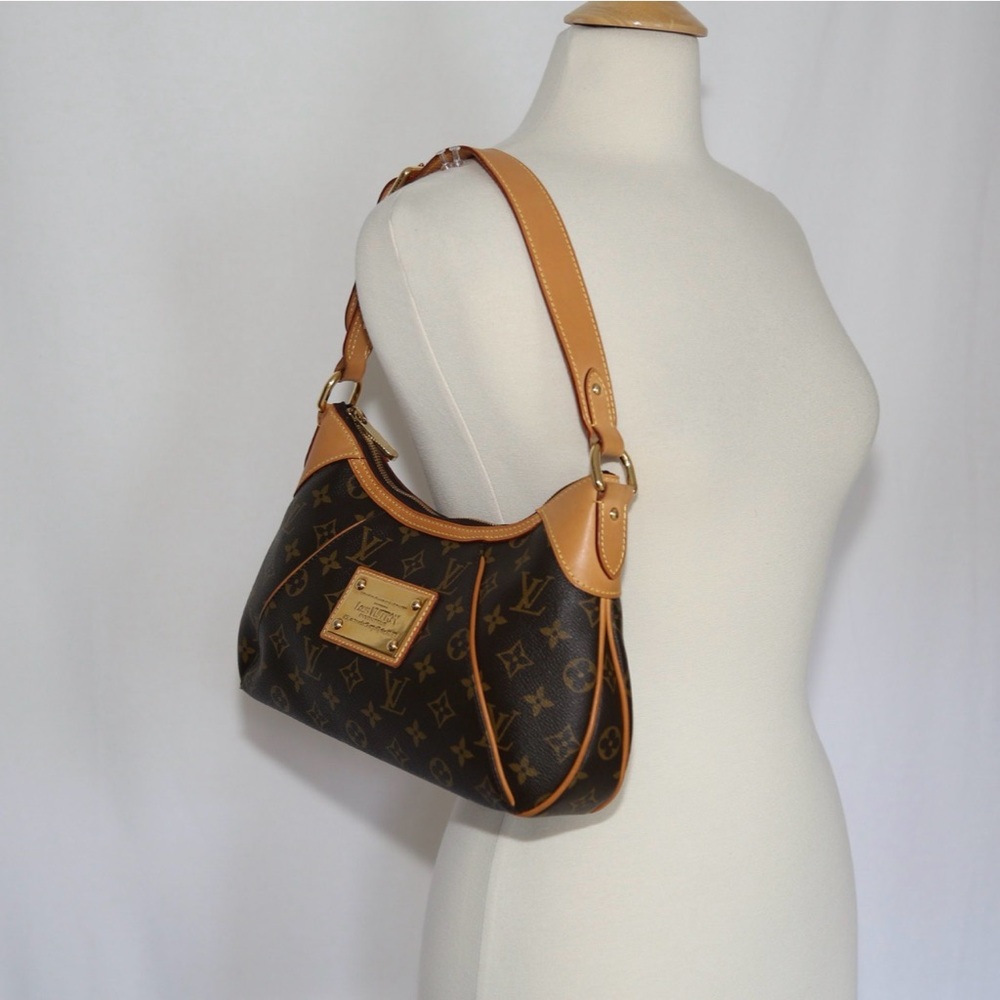 Authentic Louis Vuitton THAMES PM MONOGRAM shoulder bag vintage Barely Used Con